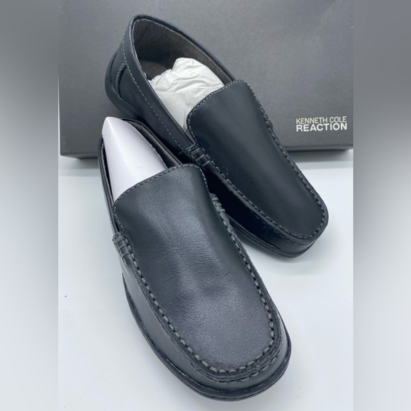 Kenneth Cole Reaction Black “Driving Dime” Boy’s Loafers Size 3.5 NIB - Picture 1 of 7